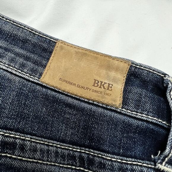 BKE Buckle Jeans Women's 30 Blue Victoria Universal Fit Mid Rise Stretch Cropped - Picture 5 of 12